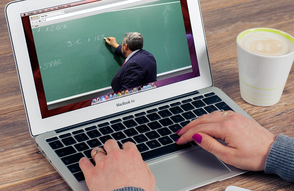How a former Data and economic scientist/consultant built a business of enabling colleges and universities to move online